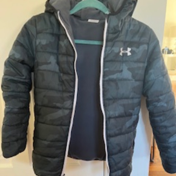 under armour boys lighter weight winter jacket dark blue camp print